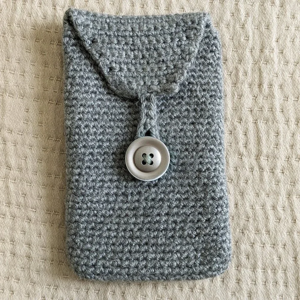 Crochet phone case