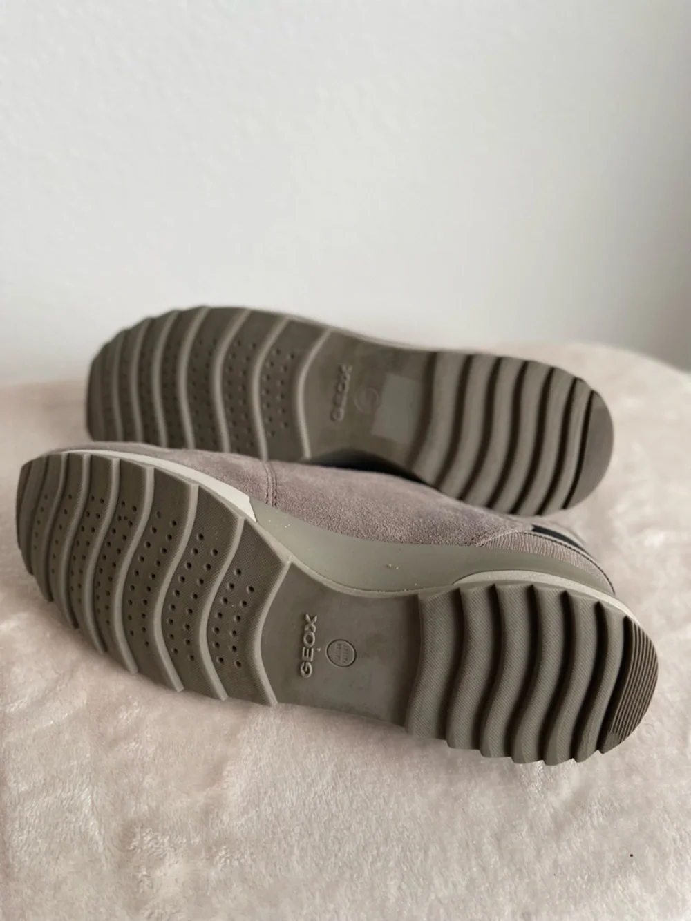 Geox Women’s Gray and Black Suede Sneakers‎