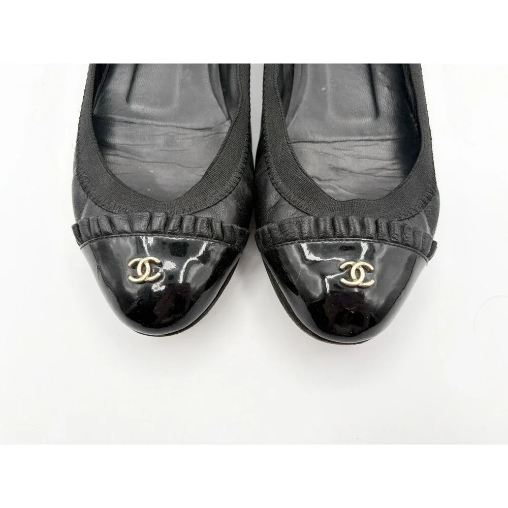 Chanel Black Ballet Flats Patent Leather Cap Toe CC Logo Ruffle Accent EU 35.5