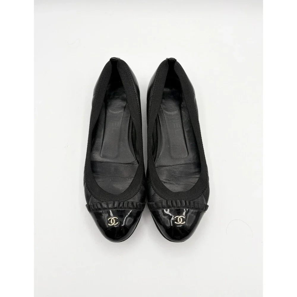 Chanel Black Ballet Flats Patent Leather Cap Toe CC Logo Ruffle Accent EU 35.5