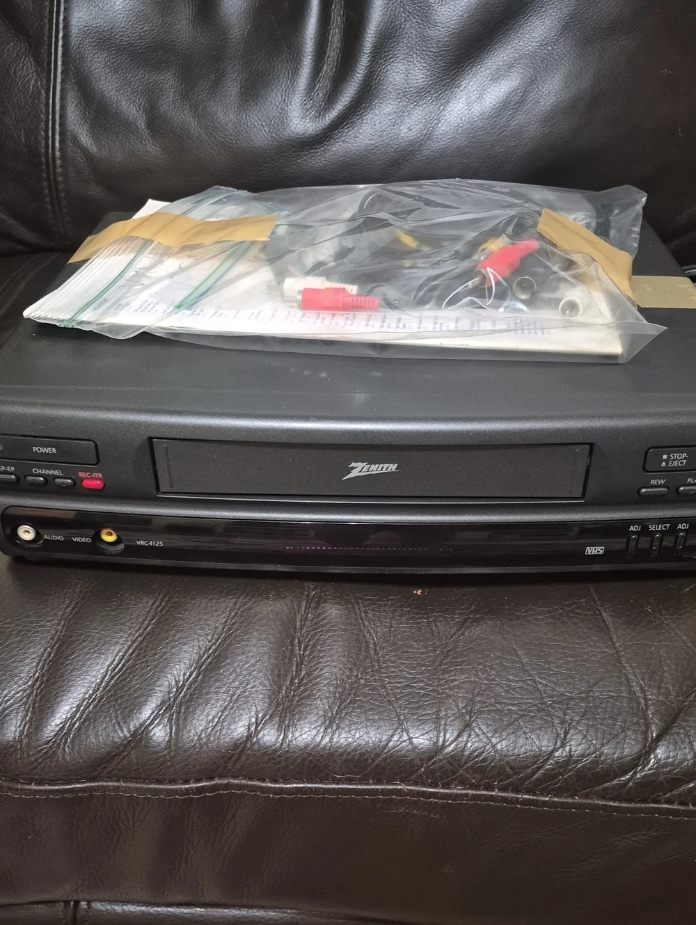 Zenith Black VCR Player with Red/White/Yellow AV Jacks