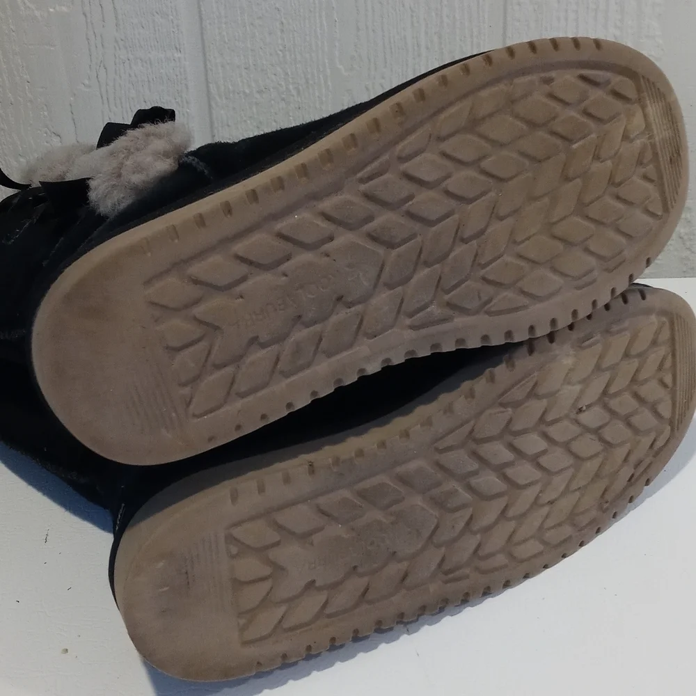Koolaburra Ugg boots black and gray bow tie size 8