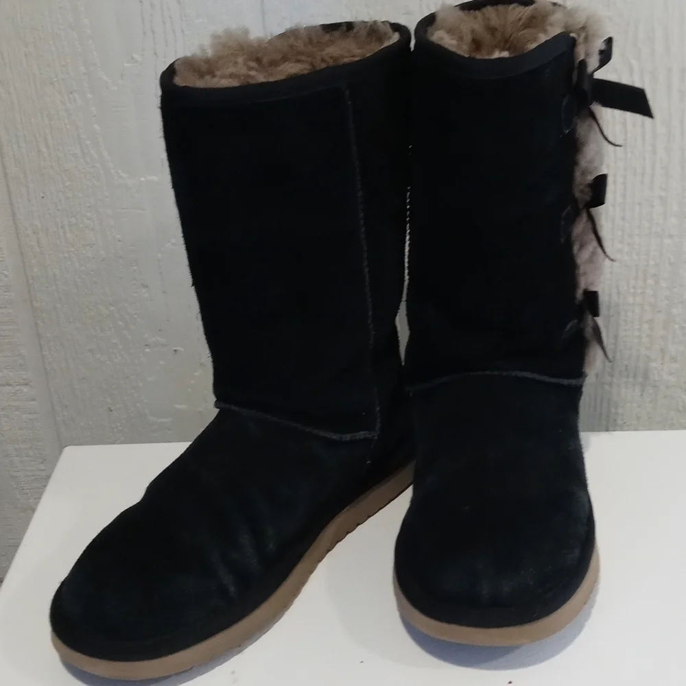 Koolaburra Ugg boots black and gray bow tie size 8