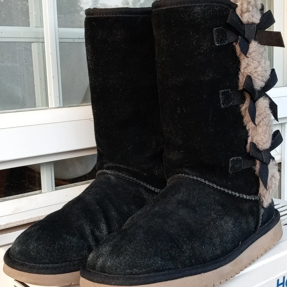 Koolaburra Ugg boots black and gray bow tie size 8