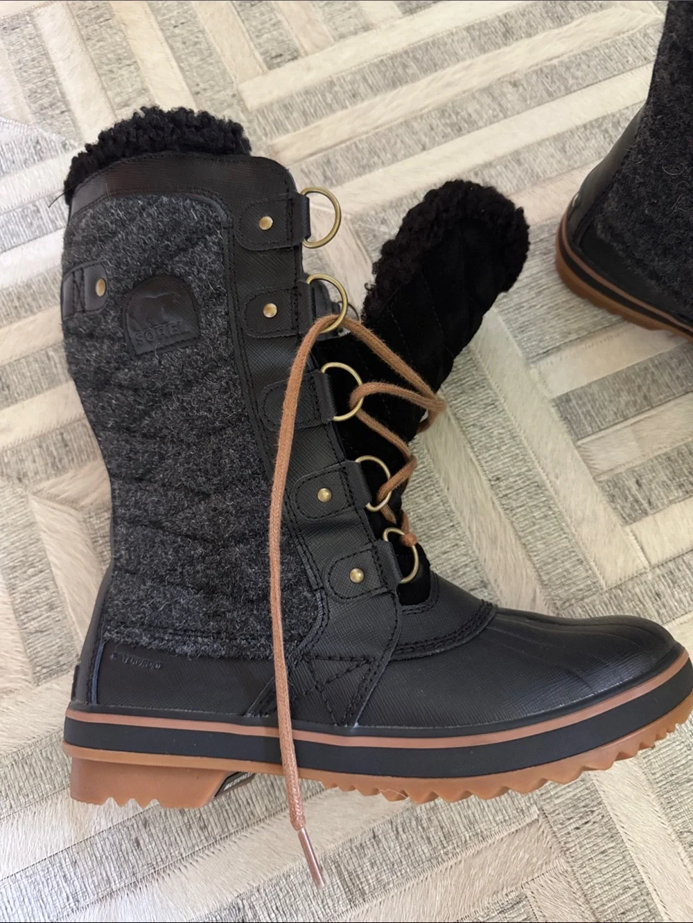 Sorel Women's Trivioli Black and Brown Winter Lace-Up Boot