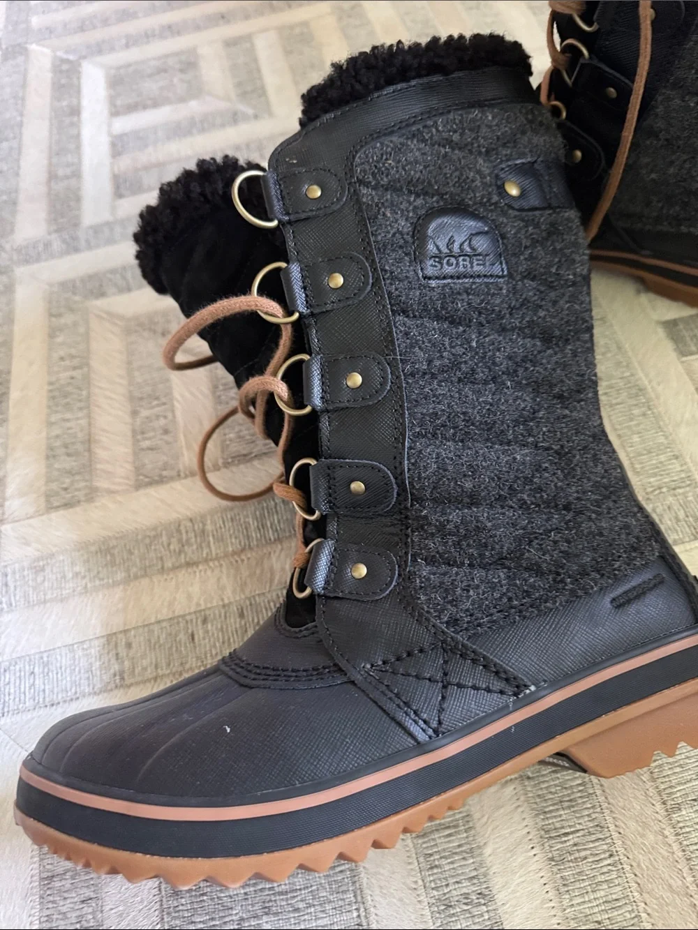 Sorel Women's Trivioli Black and Brown Winter Lace-Up Boot