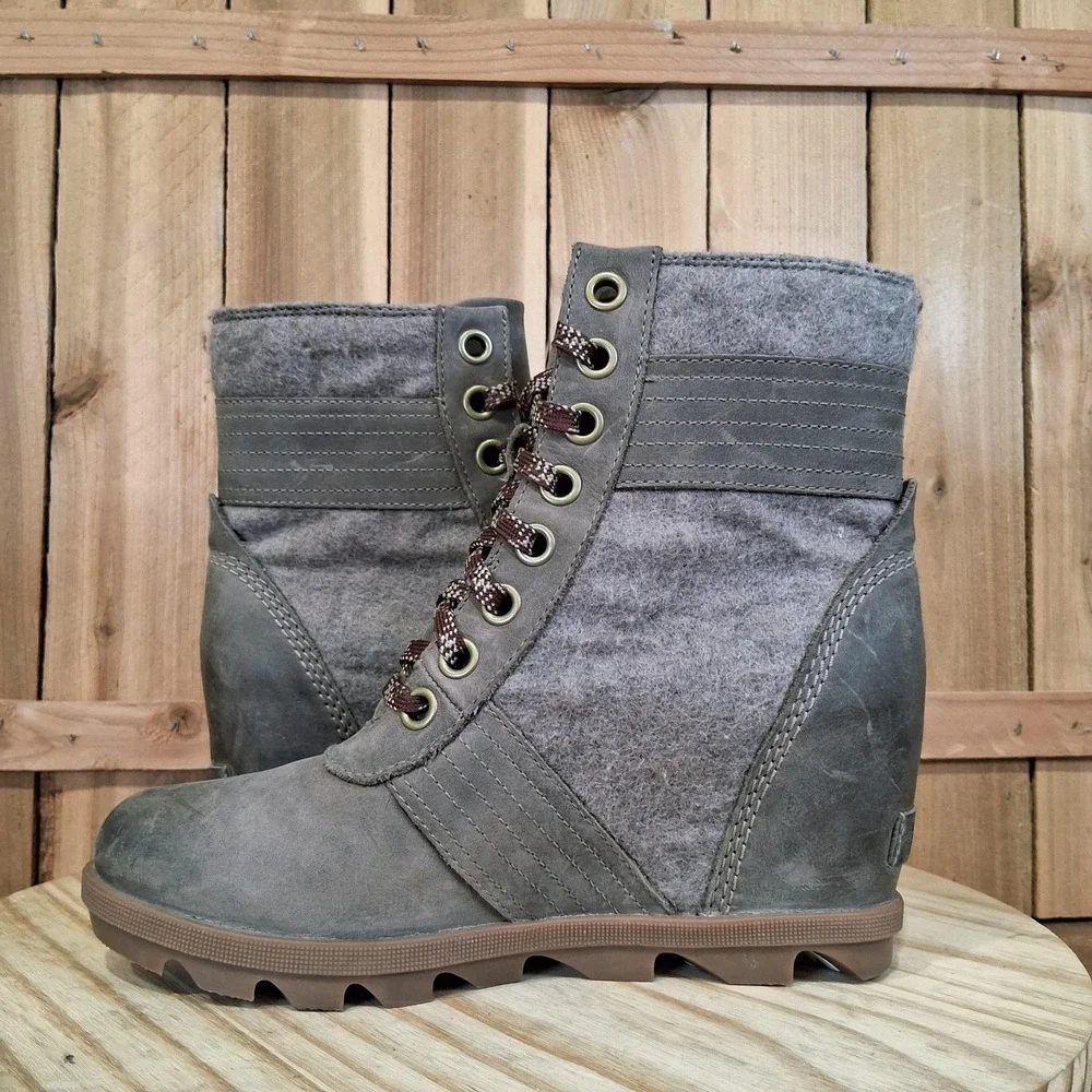 Sorel Lexie Wedge Boots Womens 8.5 Gray Leather‎ Ankle Lace Up Winter Waterproof