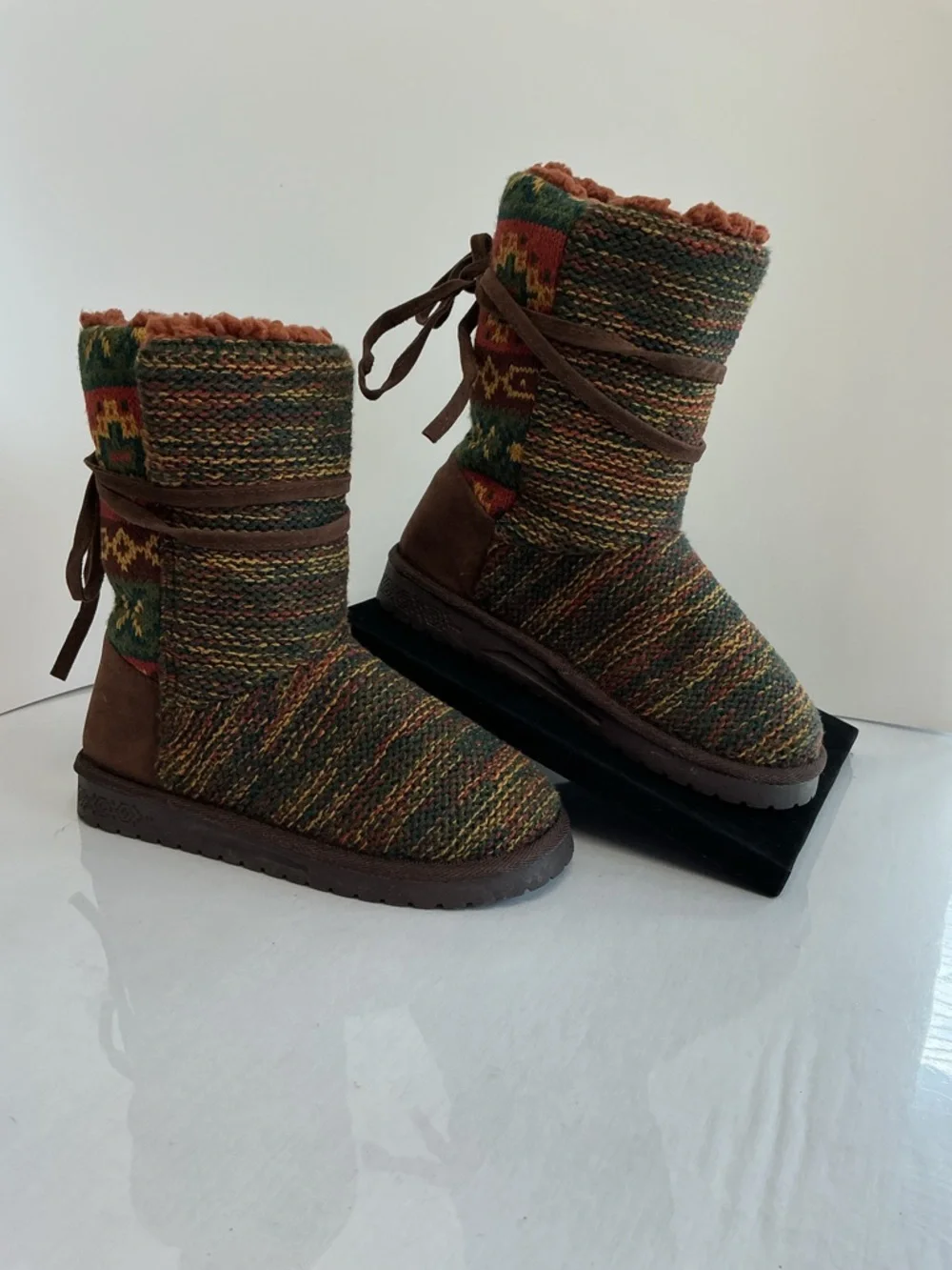 Essential by Muk Luks Tribal Knit Faux Fur Winter Boots Size 6