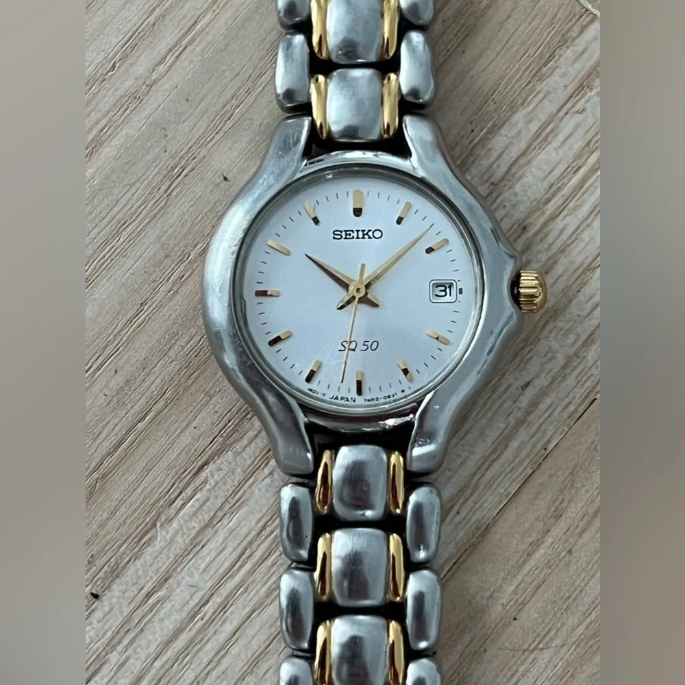 Seiko SQ 50 Vintage Ladies Watch Stainless Dial Two-Tone Bracelet Date Window