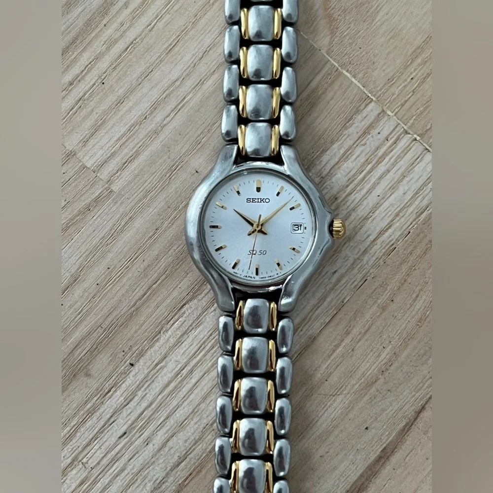 Seiko SQ 50 Vintage Ladies Watch Stainless Dial Two-Tone Bracelet Date Window