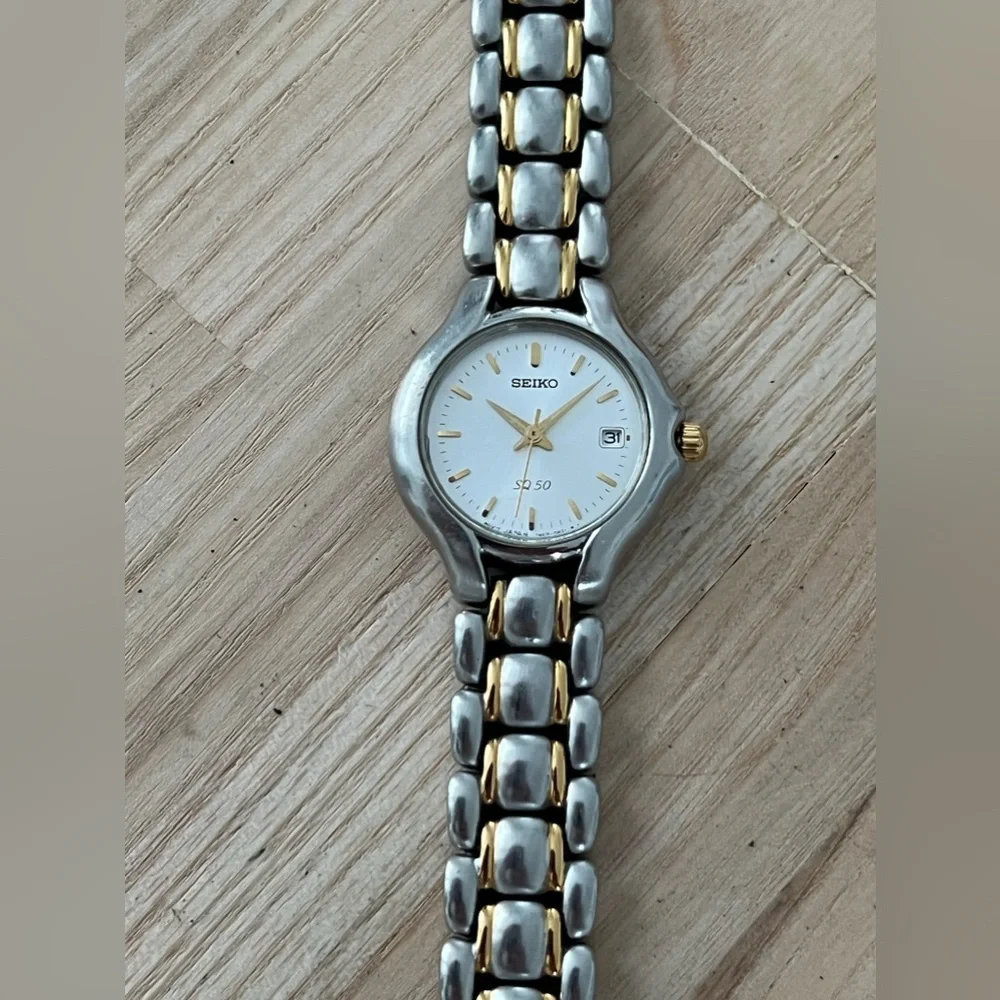 Seiko SQ 50 Vintage Ladies Watch Stainless Dial Two-Tone Bracelet Date Window