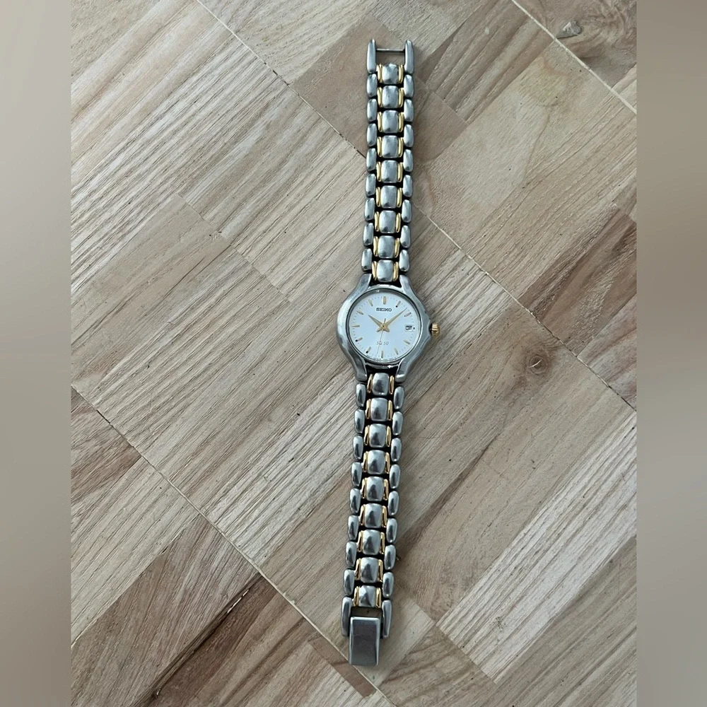 Seiko SQ 50 Vintage Ladies Watch Stainless Dial Two-Tone Bracelet Date Window