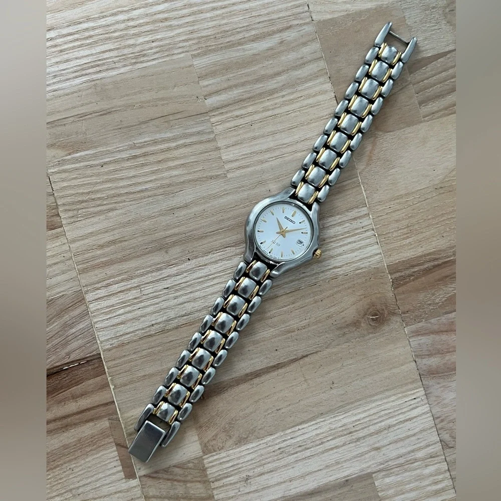 Seiko SQ 50 Vintage Ladies Watch Stainless Dial Two-Tone Bracelet Date Window