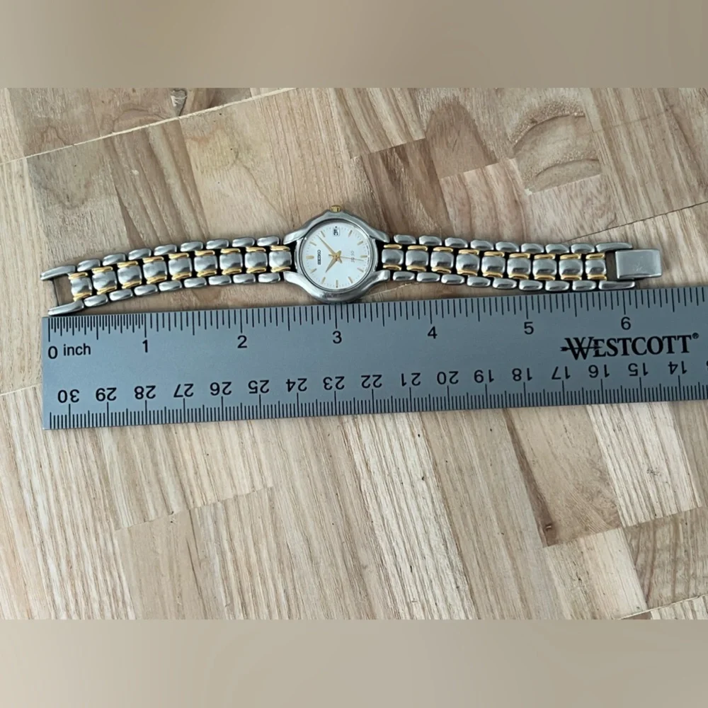 Seiko SQ 50 Vintage Ladies Watch Stainless Dial Two-Tone Bracelet Date Window
