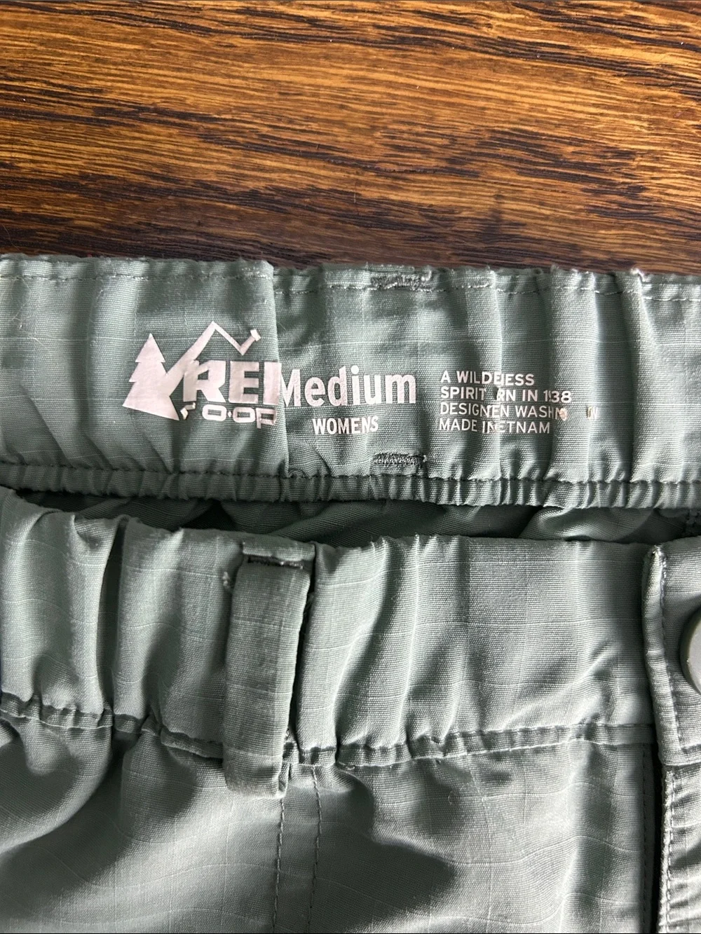 REI Co-op Women's Sage Green Hiking  Shorts SIZE MEDIUM