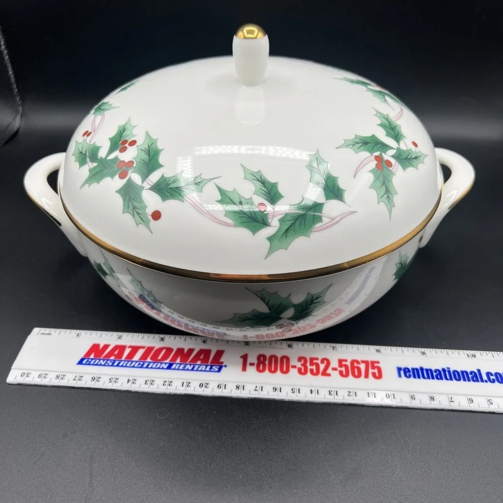 Mikasa Ribbon Holly Covered Casserole Dish‎