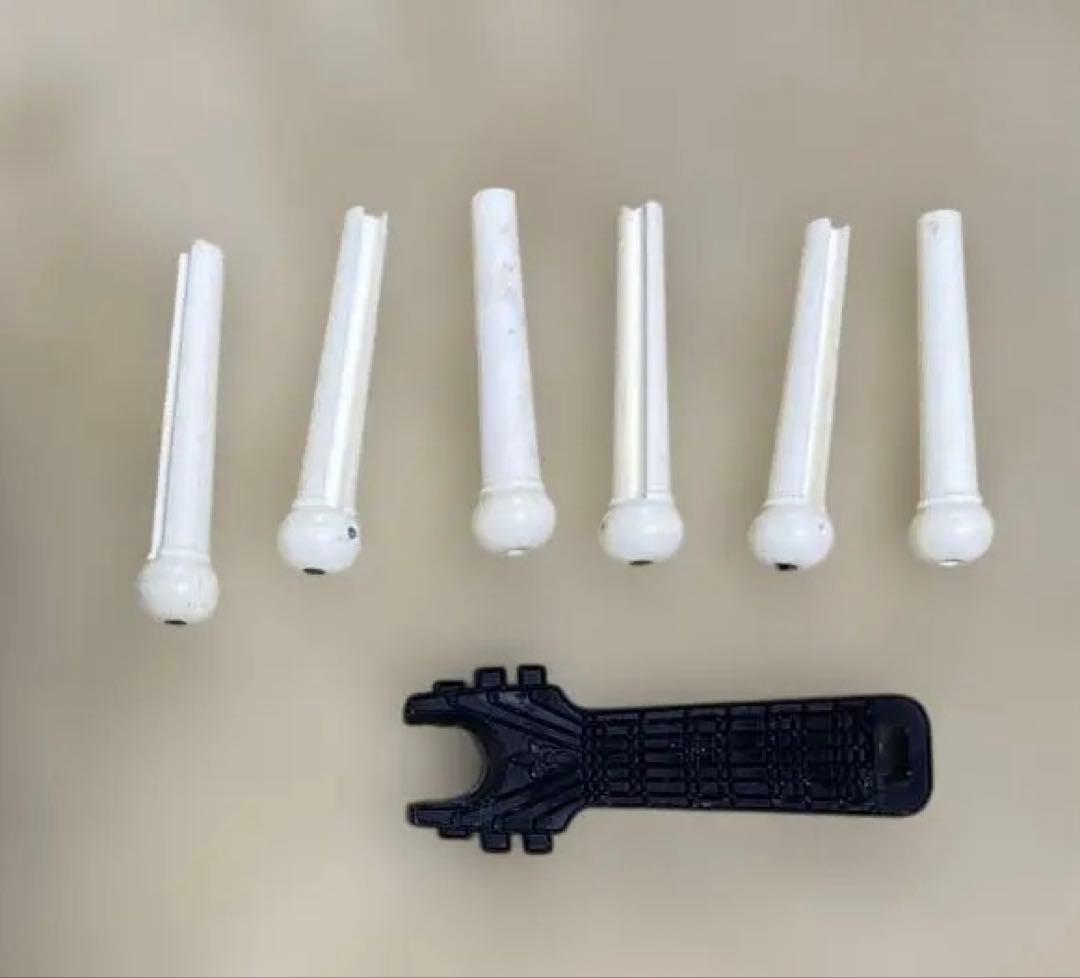 Guitar White Plastic Bridge Pins 6 pcs + Removal Tool
