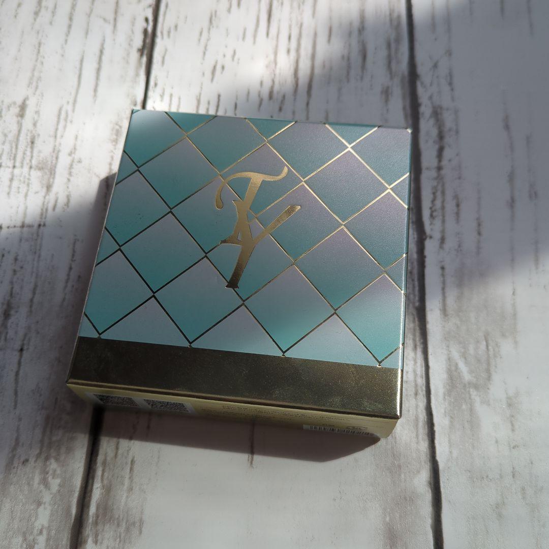 Price reduction! Esthe Jewelry Fact Refill with puff included