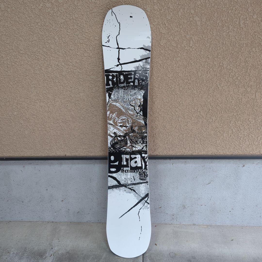 Gray Snowboard Riders' 154.5