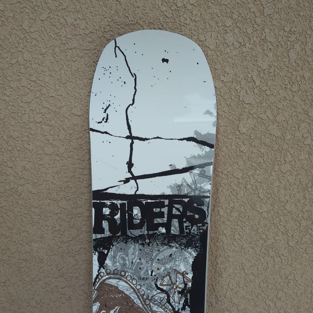 Gray Snowboard Riders' 154.5