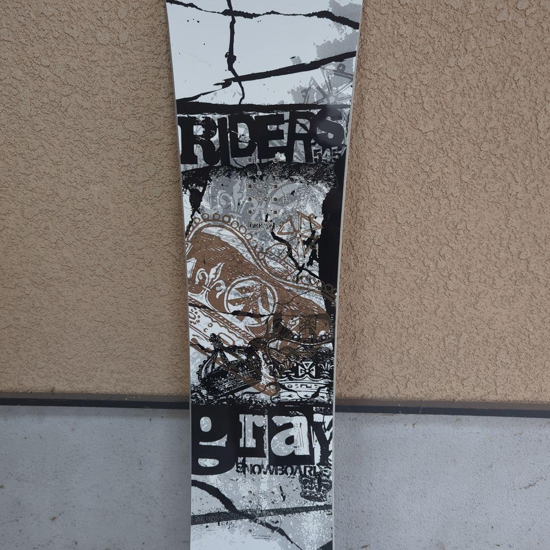 Gray Snowboard Riders' 154.5