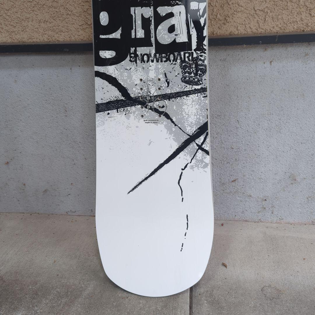 Gray Snowboard Riders' 154.5