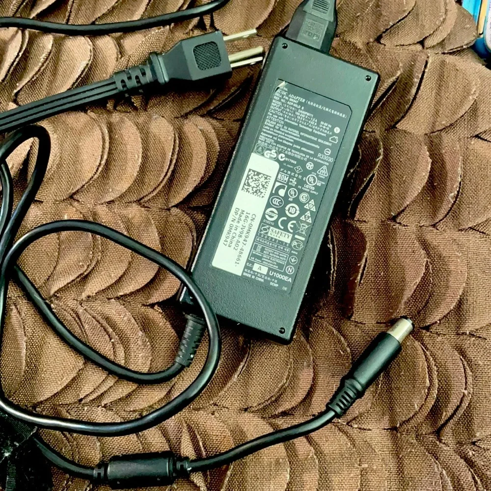 Dell ac 90w adapter/charger in great condition See pics for specs.