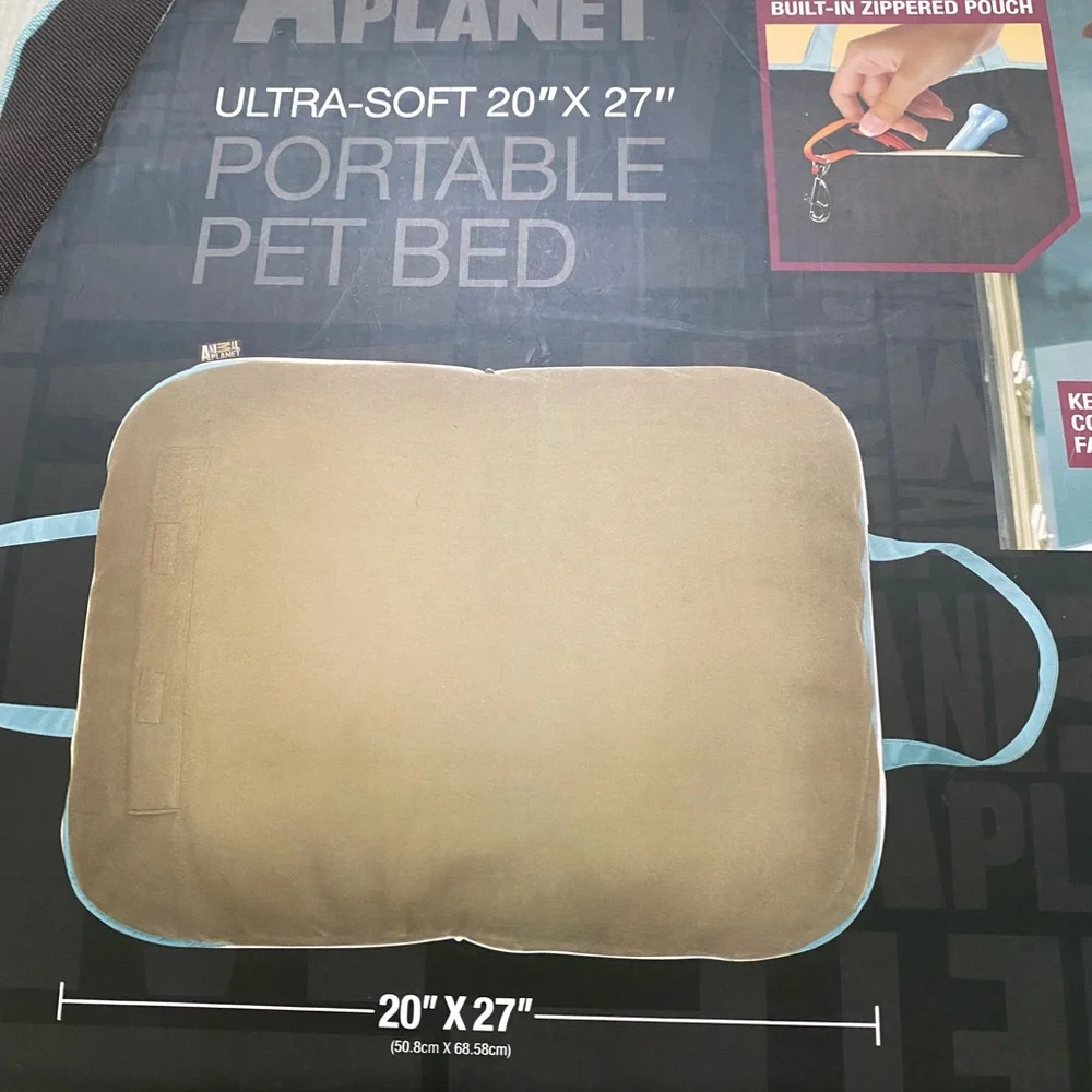Pet bed 🐶 🐩 new never open or use
