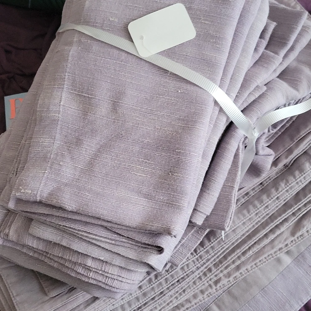 Crate&Barrel Valencia Placemats & Napkins - Set of 6