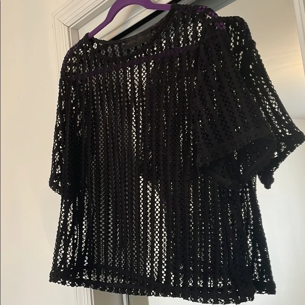 Kendall and Kylie black holes top
