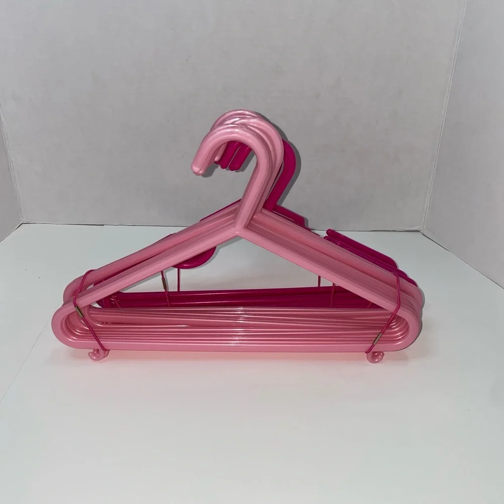 Delta hangers plastic