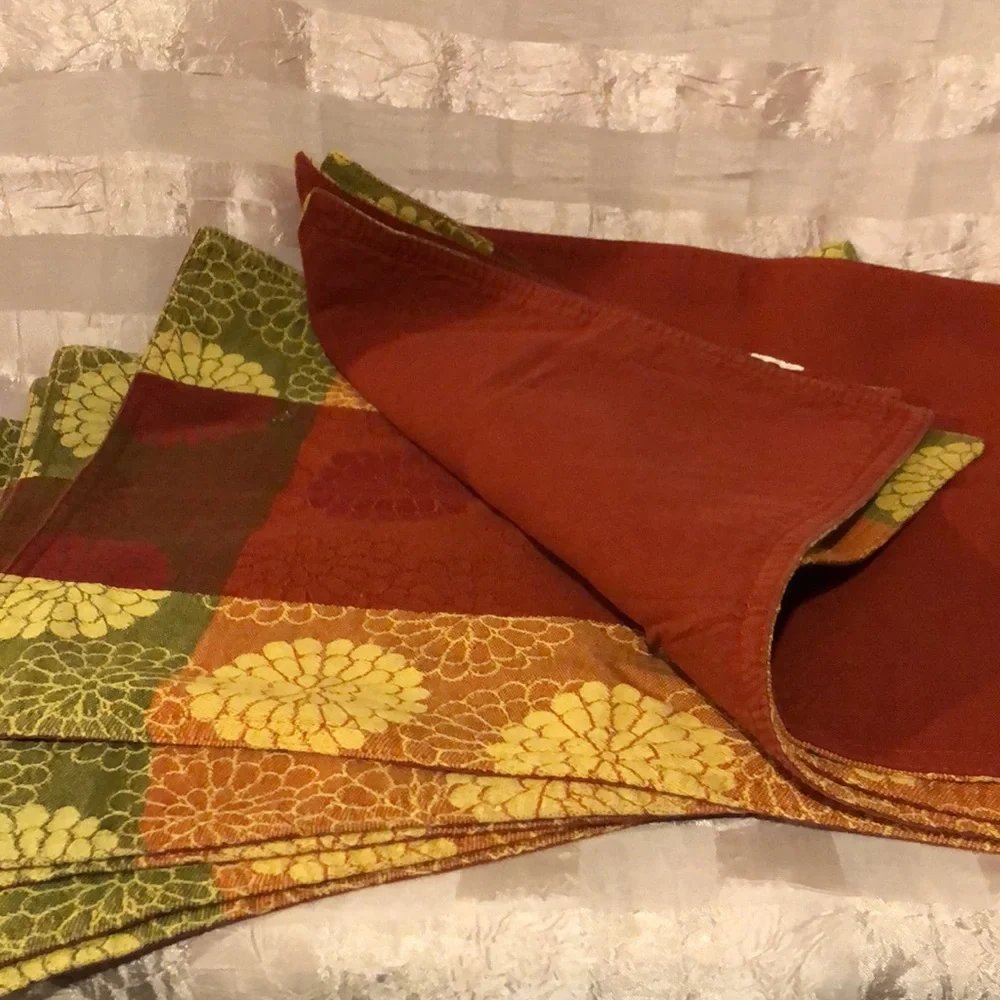 Pier 1 Imports Placemats ~ (8)