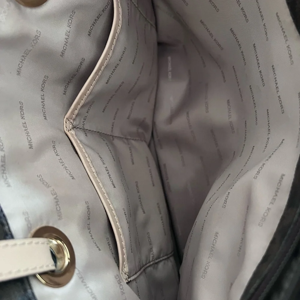 Authentic Michael Kors tote like new