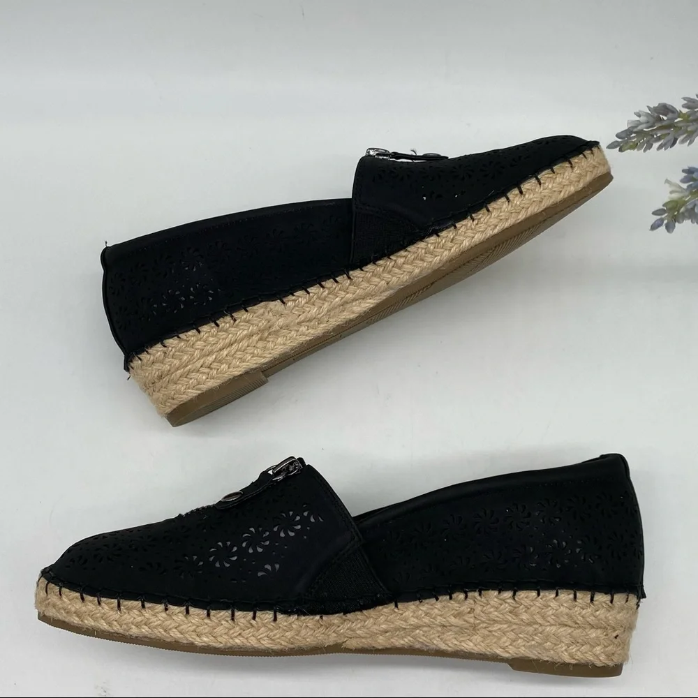 EASY STREET Women's Zenon Comfort Flats in Black size 8W NIB