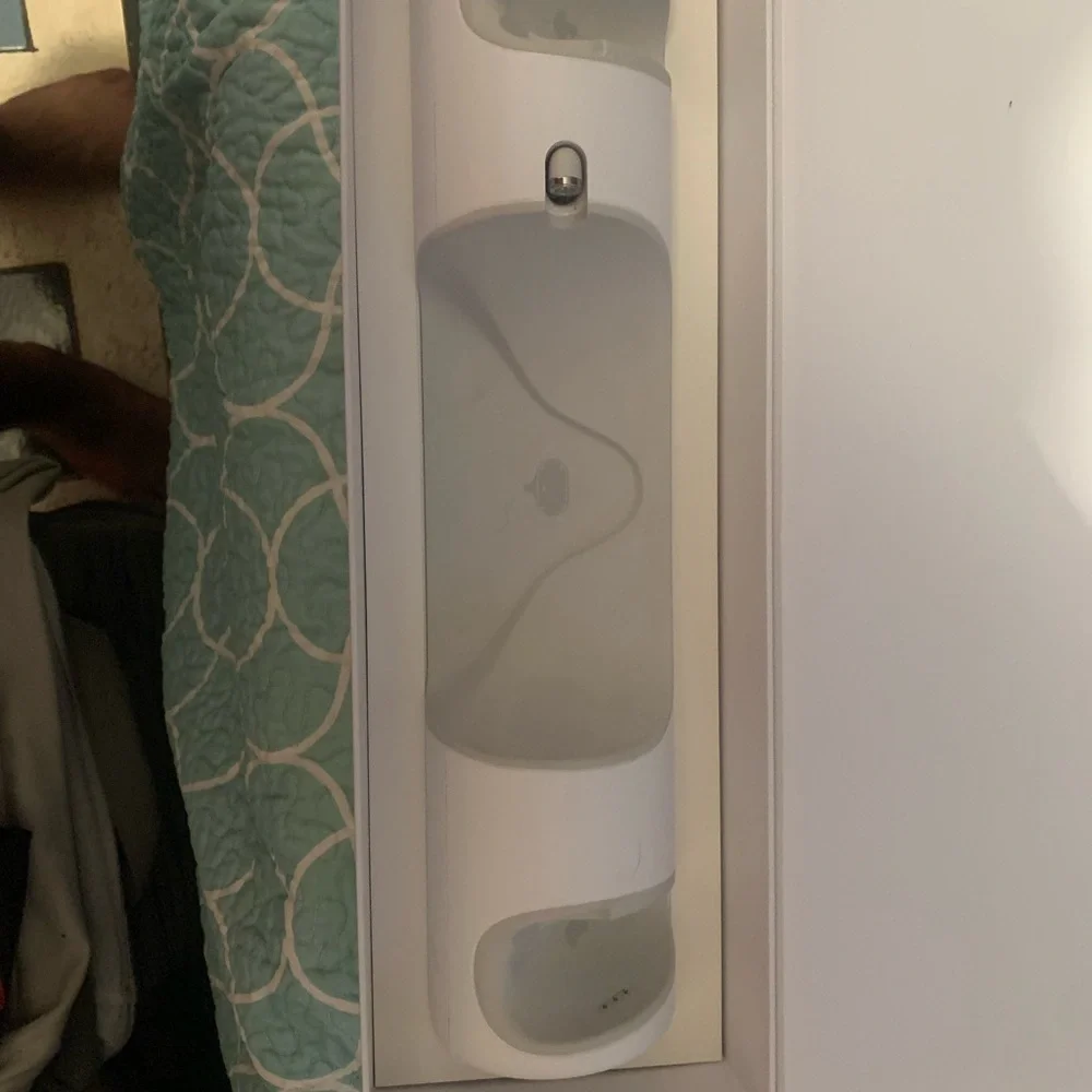 I have a used oculus 2 bundle that comes with charging dock and case 128 GB