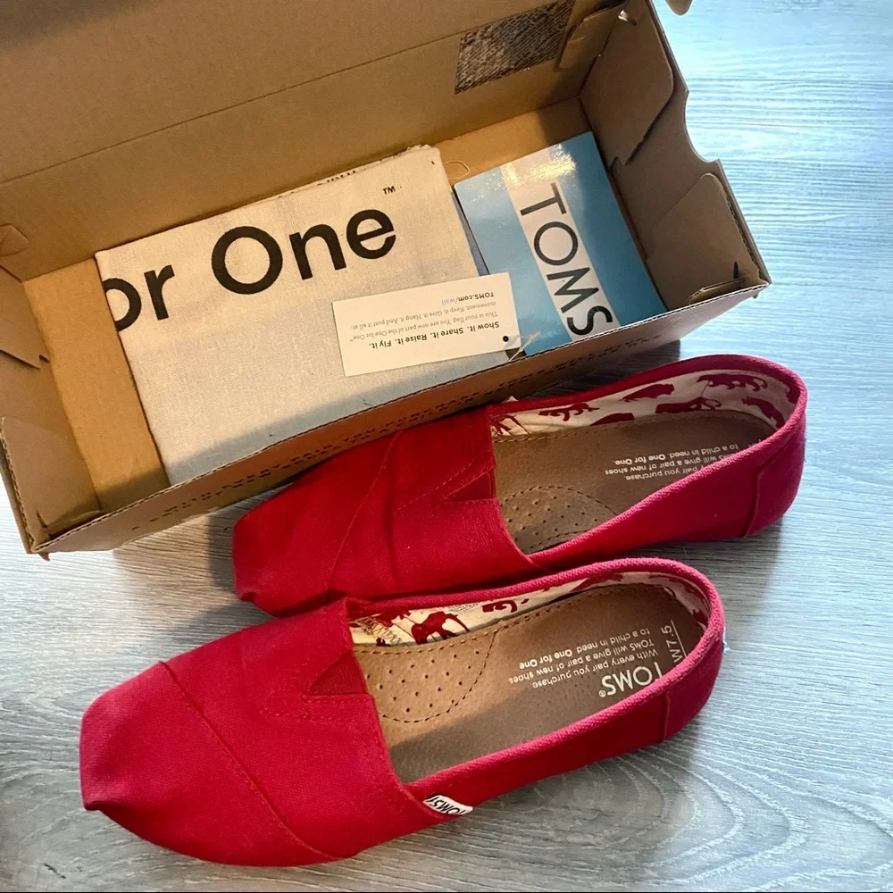 Toms red classic