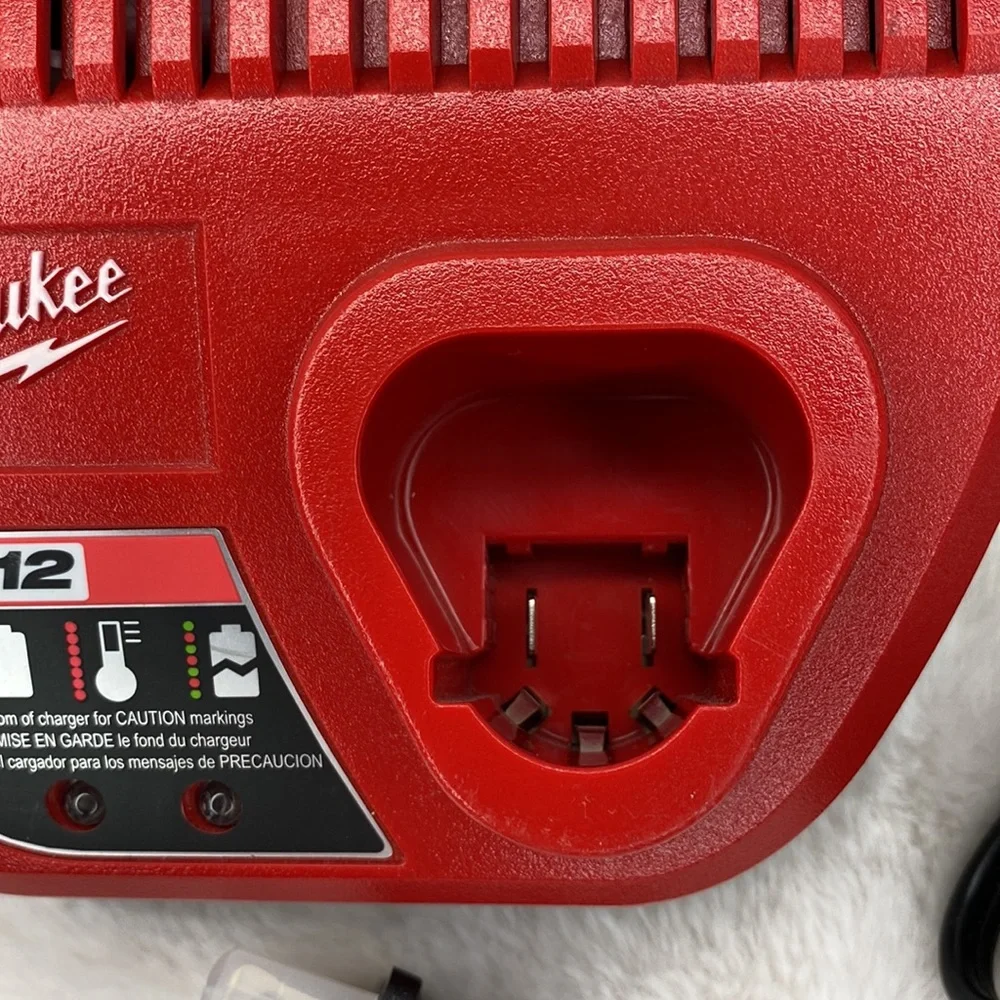 Milwaukee M12 12- Volt Lithium-Ion Battery Charger