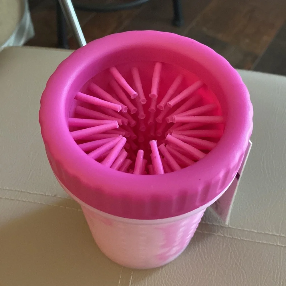 NWT Dexas MudBuster for Pups, Sz. M. Pink. Soft Silicone Bristles.