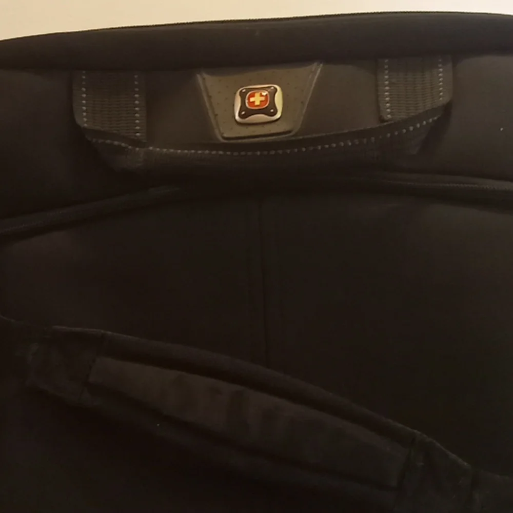 Swissgear Black SHERPA 16