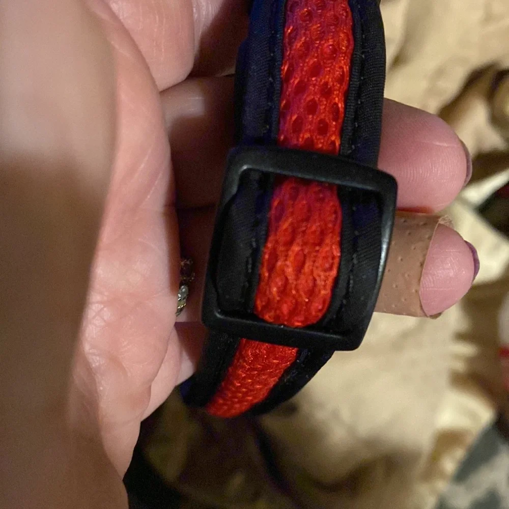 NWOT red and black adjustable collar large 18” to 22”.