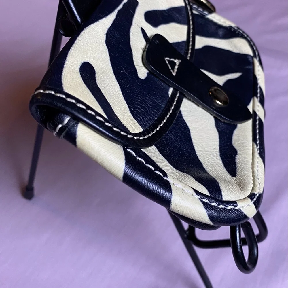 Dooney & Bourke cute black