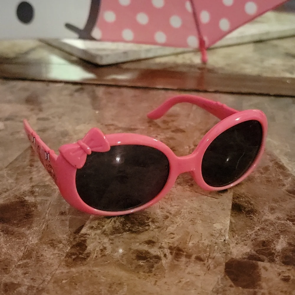 Hello Kitty brandsanrio colorpink