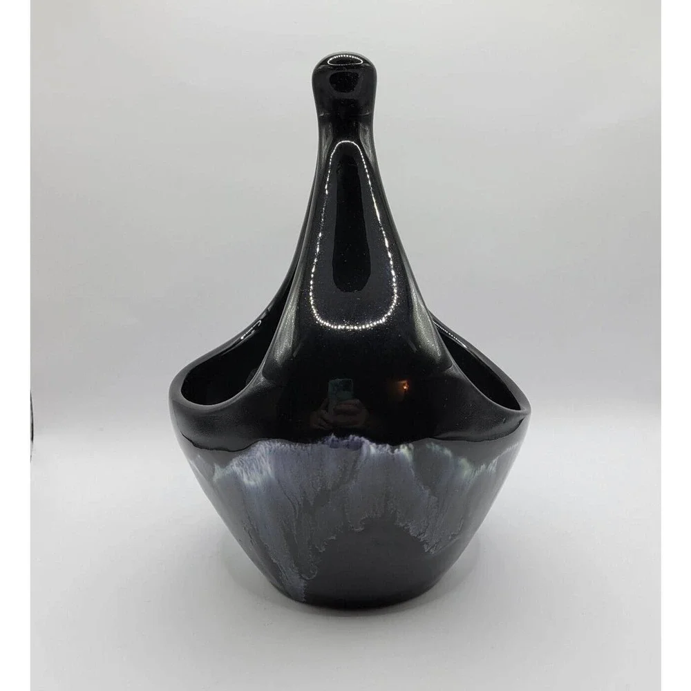 Unmarked pottery blue cracks
