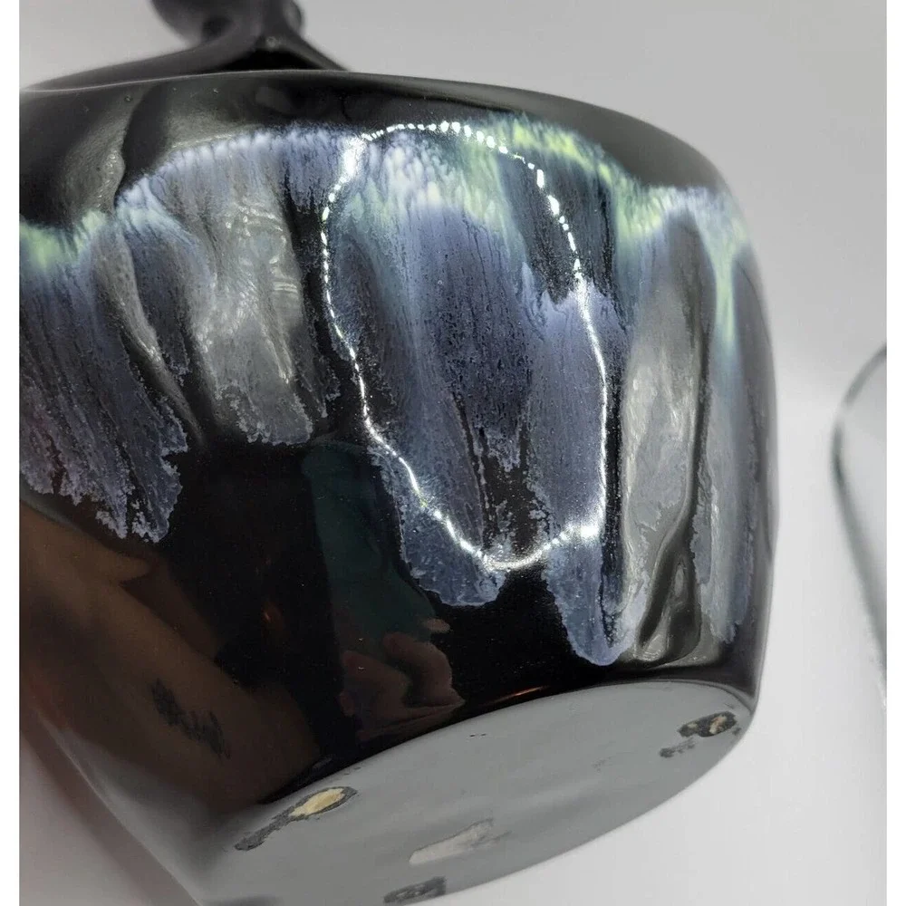 Unmarked glaze drip