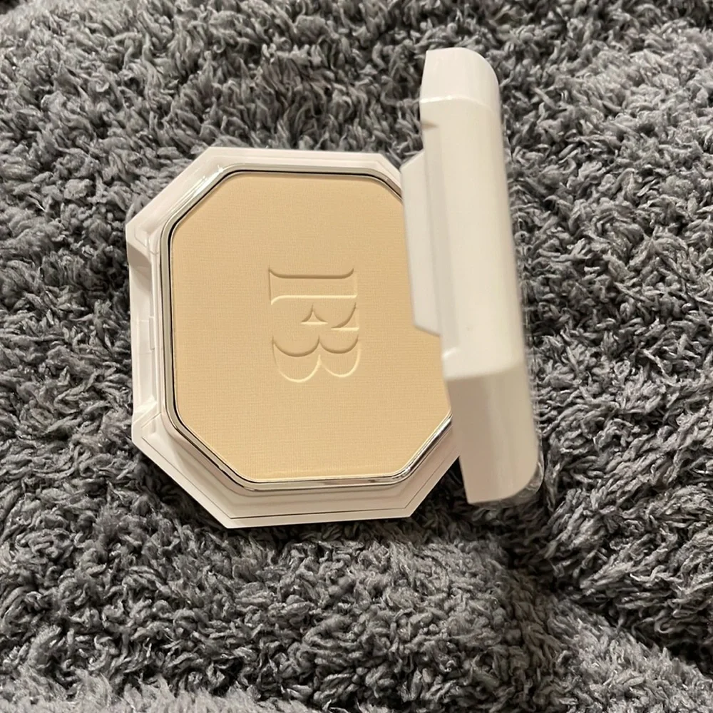 Fenty Beauty 105 light