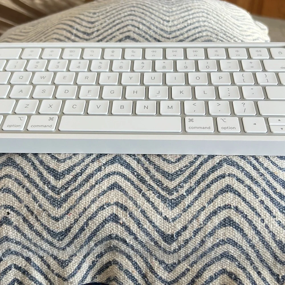Apple Magic Keyboard for iPad - like new