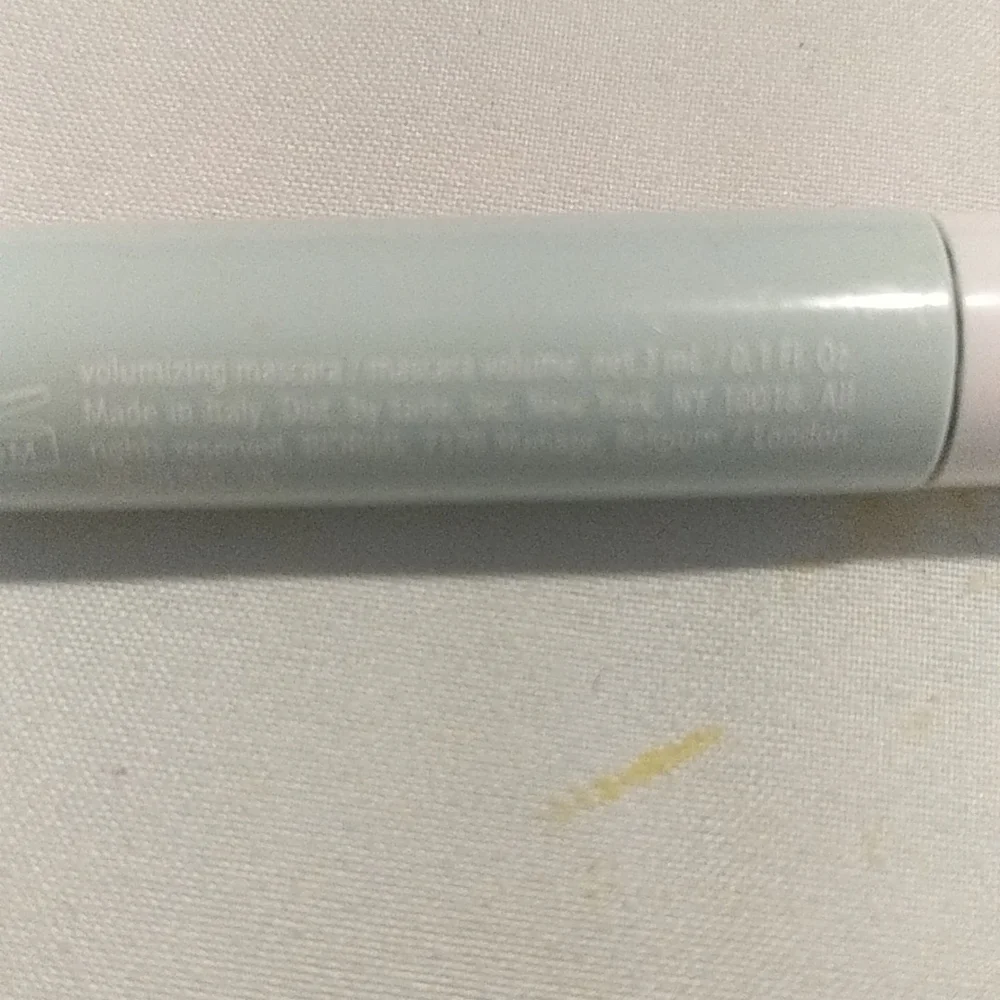 NWT Volumizing Mascara (blk)