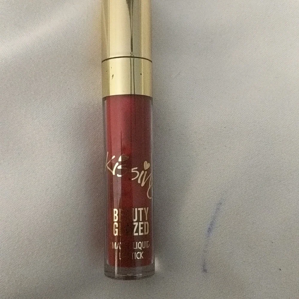 Matte liquid lipstick