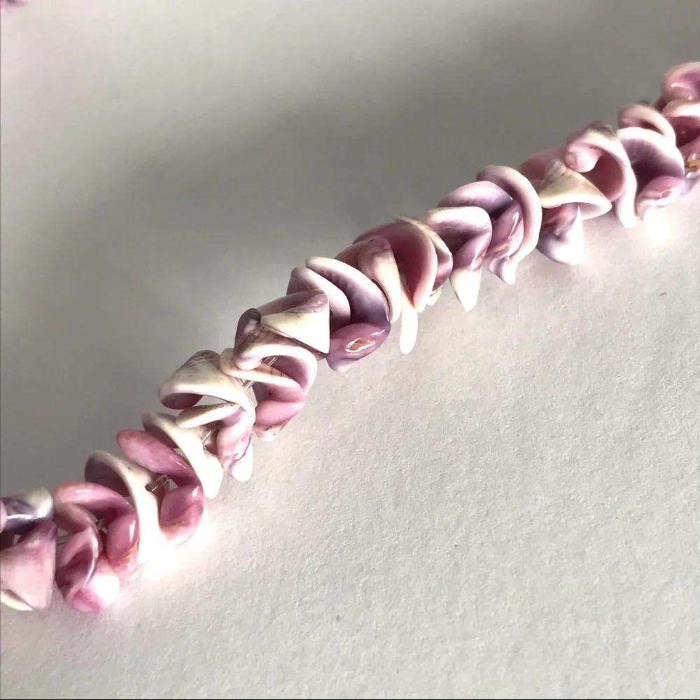 💞Vintage Pink & White Shell Necklace 💕
