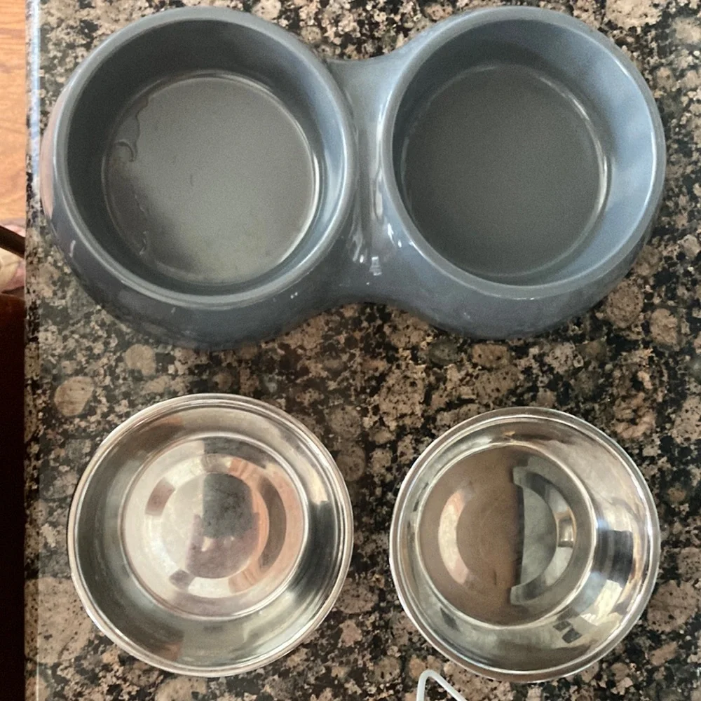 Gray double pet bowl used in great shape disinfected in the dishwasher